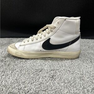 Nike Women’s Blazer MID ‘77